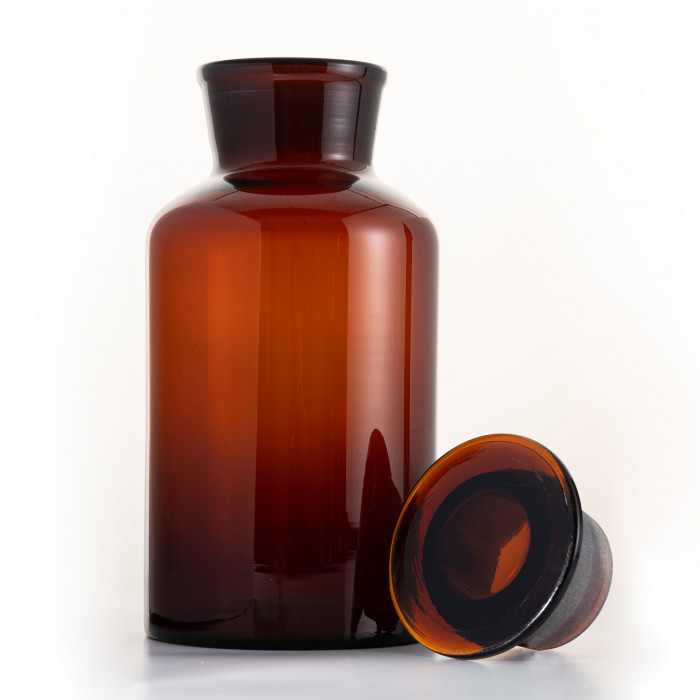 Склянка для реактивов СТШ-20000 из темного стекла с широкой горловиной и притертой пробкой 20000 мл
