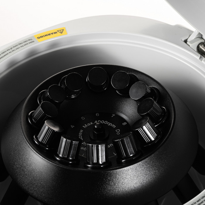 Центрифуга для пробирок 10 / 5 мл х 12 шт, 500-5000 об/мин, ускорение 3074 xg, мощность 40 W, цифровое управление, Лаборио LC-12S