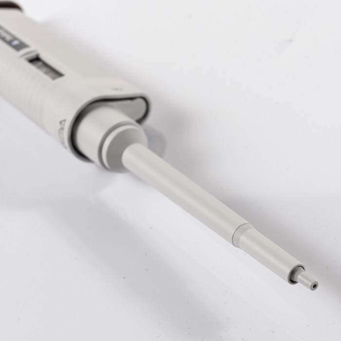 Дозатор пипеточный 0,5-10 мкл, автоклавируемый, одноканальный, с переменным объемом, механический (ДПАОП)/ Лаборио P-10