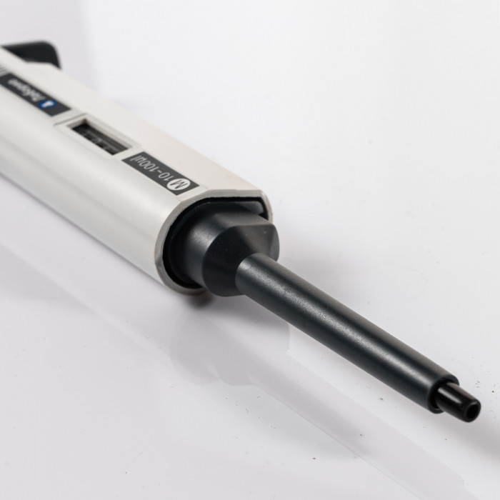 Дозатор пипеточный 0,5-10 мкл, одноканальный, с переменным объемом, механический (ДПОП)/ Лаборио М-10