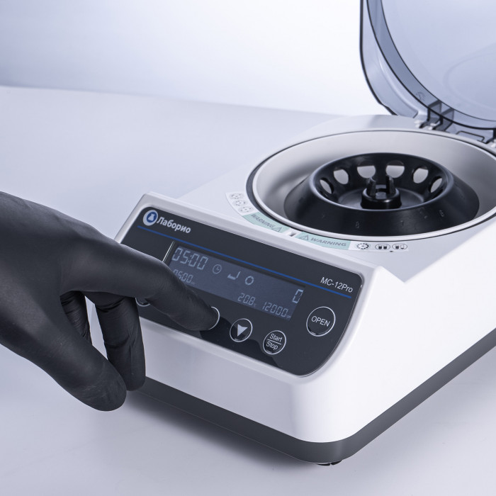 Мини-центрифуга для пробирок 0,2/0,5/1,5/2 мл х 12 шт + 0,2 мл х 32 шт, 12000 об/мин, ускорение 9660 xg, мощность 45 W, цифровое управление, Лаборио MC-12PRO