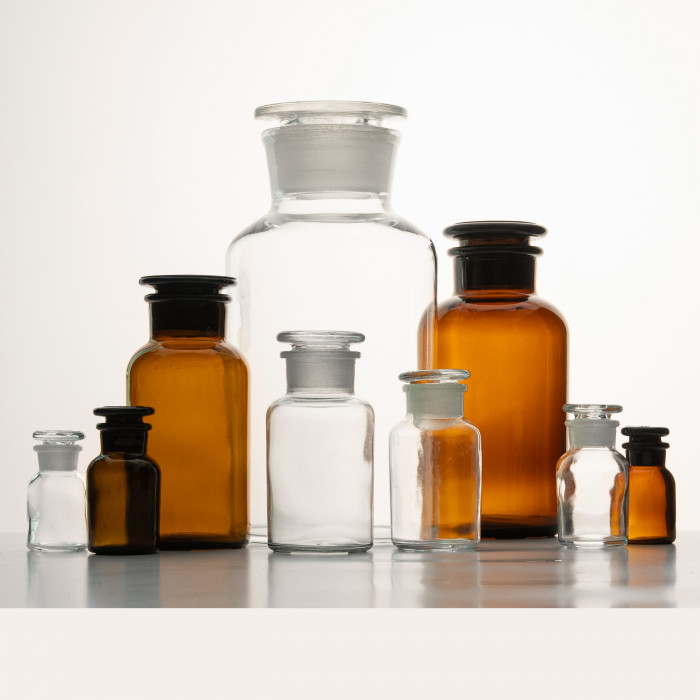 Склянка для реактивов СТУ-125  из темного стекла с узкой горловиной и притертой пробкой 125 мл