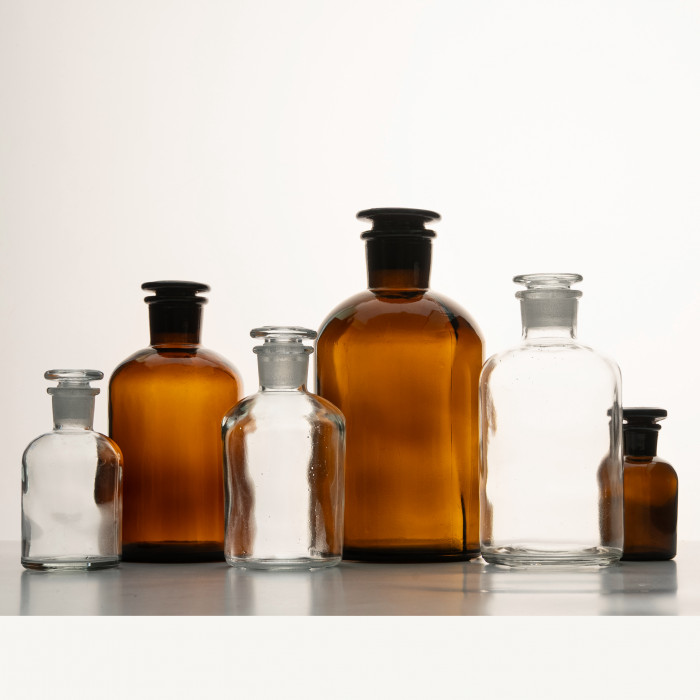 Склянка для реактивов СТУ-125  из темного стекла с узкой горловиной и притертой пробкой 125 мл