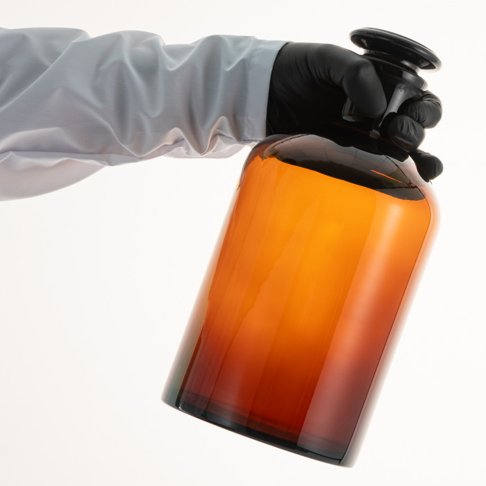 Склянка для реактивов СТУ-2500 из темного стекла с узкой горловиной и притертой пробкой 2500 мл