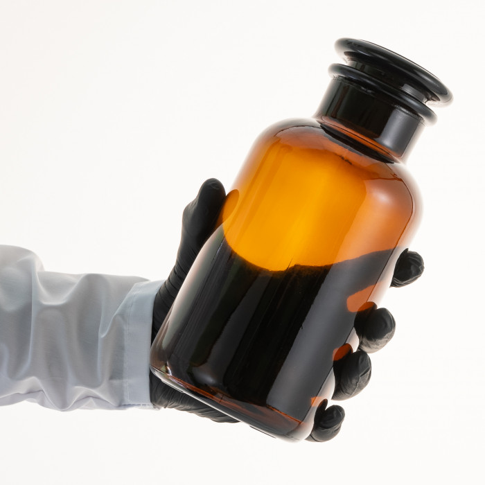 Склянка для реактивов СТШ-1000 из темного стекла с широкой горловиной и притертой пробкой 1000 мл