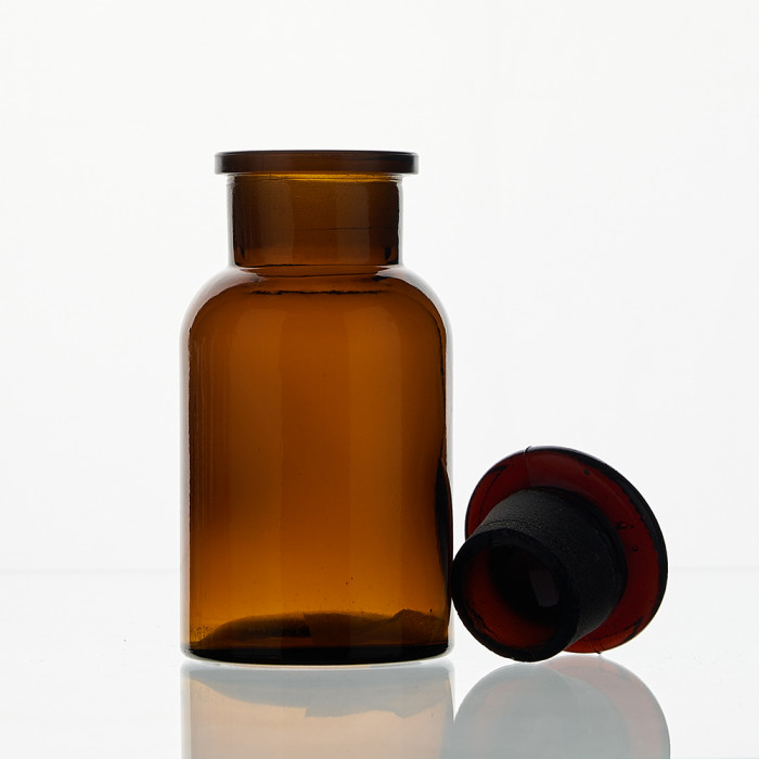 Склянка для реактивов СТШ-125 из темного стекла с широкой горловиной и притертой пробкой 125 мл