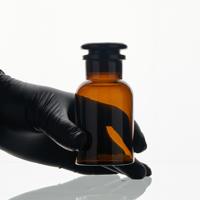 Склянка для реактивов СТШ-125 из темного стекла с широкой горловиной и притертой пробкой 125 мл