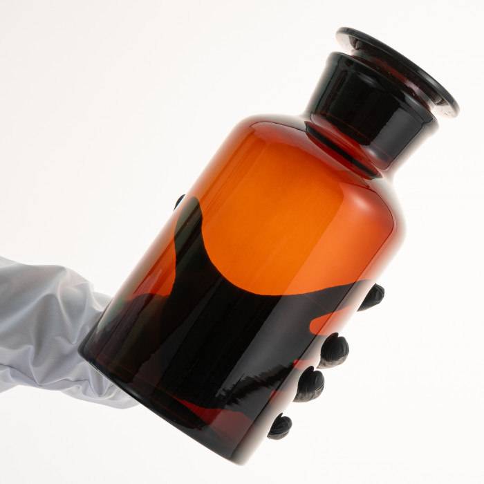 Склянка для реактивов СТШ-2500 из темного стекла с широкой горловиной и притертой пробкой 2500 мл