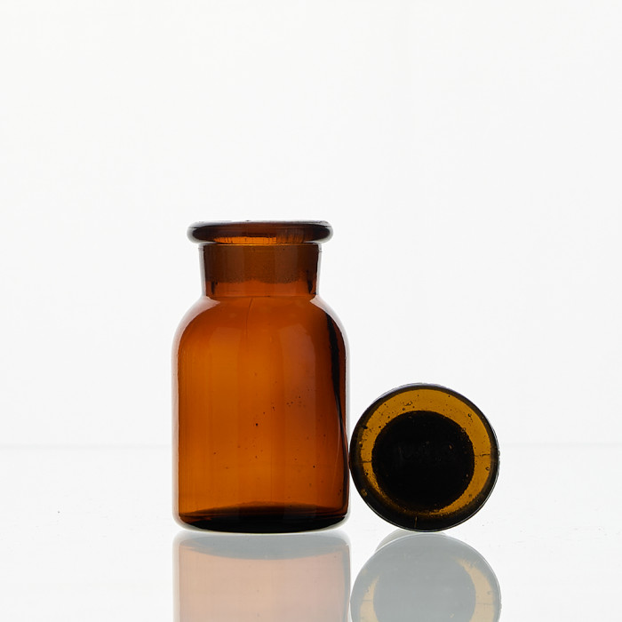 Склянка для реактивов СТШ-30 из темного стекла с широкой горловиной и притертой пробкой 30 мл