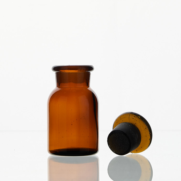 Склянка для реактивов СТШ-30 из темного стекла с широкой горловиной и притертой пробкой 30 мл