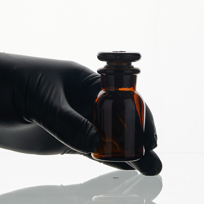 Склянка для реактивов СТШ-30 из темного стекла с широкой горловиной и притертой пробкой 30 мл