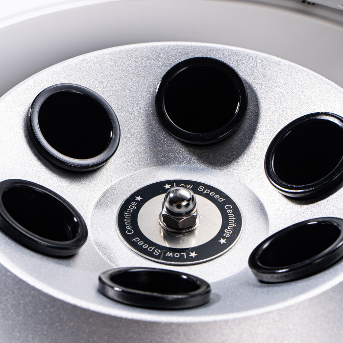 Центрифуга для пробирок 50 мл х 6 шт, 4000 об/мин, ускорение 2100 xg, мощность 200 W, цифровое управление, Лаборио LC-6Plus