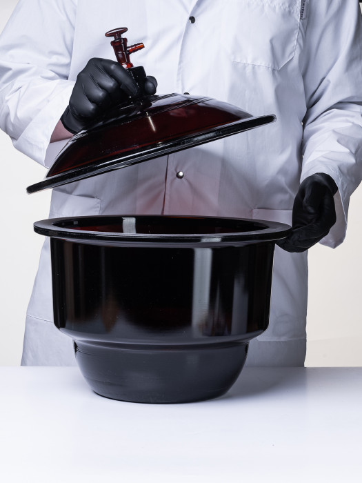 Эксикатор вакуумный с краном 1-300 мм, темное стекло