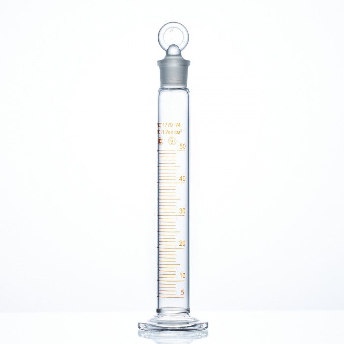 Цилиндр 50 мл (мерный: исполнение 2 - с пришлифованной пробкой, на стеклянном основании), 2-50-2