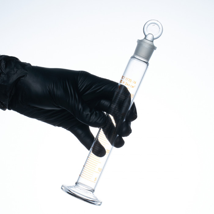 Цилиндр 50 мл (мерный: исполнение 2 - с пришлифованной пробкой, на стеклянном основании), 2-50-2