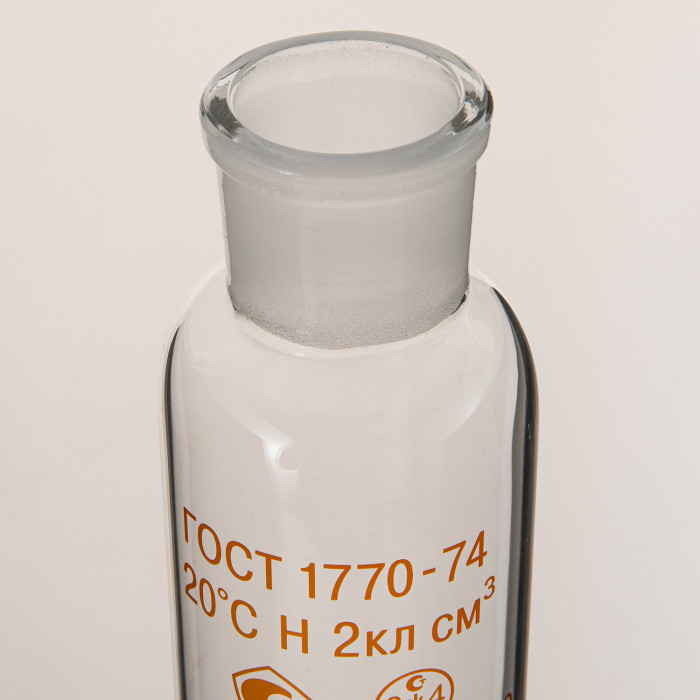 Цилиндр 1000 мл (мерный: исполнение 2 - с пришлифованной пробкой, на стеклянном основании), 2-1000-2