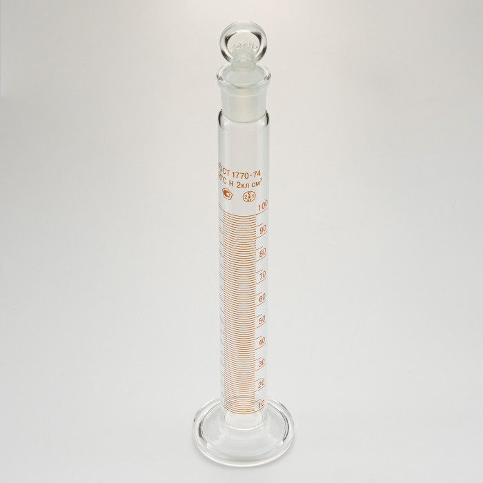 Цилиндр 100 мл (мерный: исполнение 2 - с пришлифованной пробкой, на стеклянном основании), 2-100-2