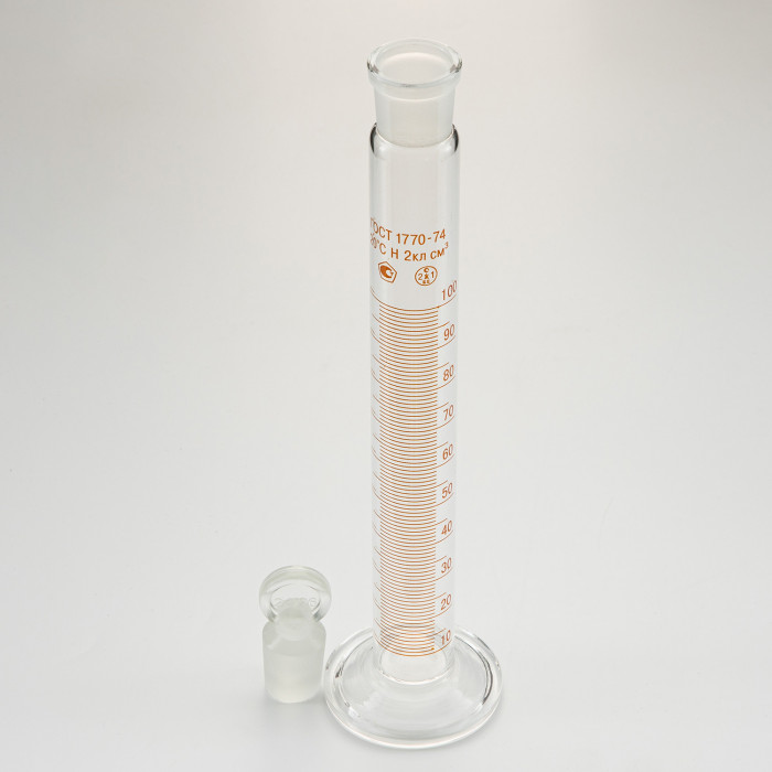Цилиндр 100 мл (мерный: исполнение 2 - с пришлифованной пробкой, на стеклянном основании), 2-100-2