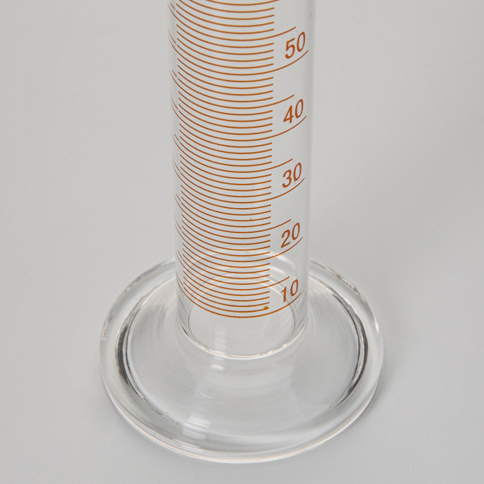 Цилиндр 100 мл (мерный: исполнение 2 - с пришлифованной пробкой, на стеклянном основании), 2-100-2