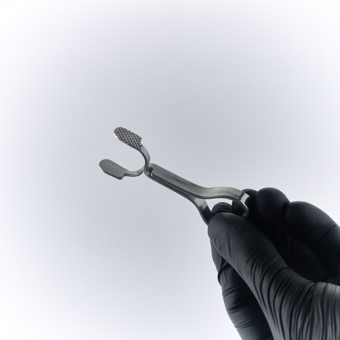 Зажим металлический пружинящий " Мора", ММИЗ