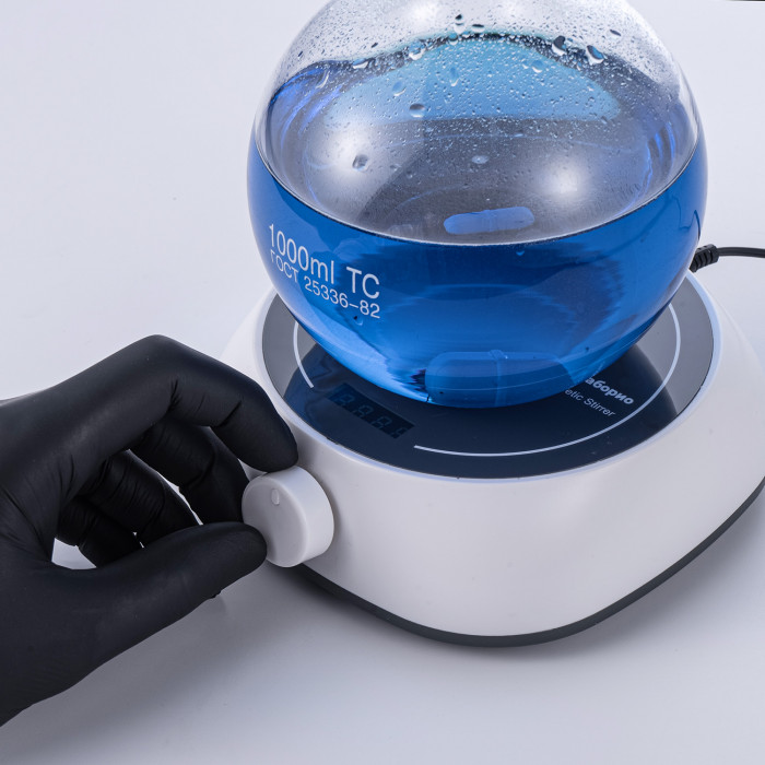 Магнитная мешалка 2 л, 200-2000 об/мин, мощность 5 W, рабочая платформа 135 мм, дисплей, Лаборио MS-5S