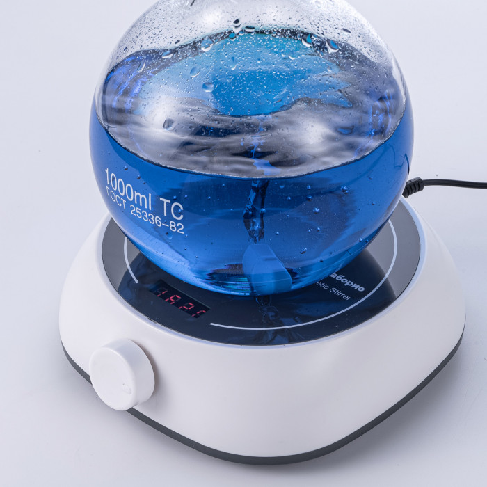 Магнитная мешалка 2 л, 200-2000 об/мин, мощность 5 W, рабочая платформа 135 мм, дисплей, Лаборио MS-5S